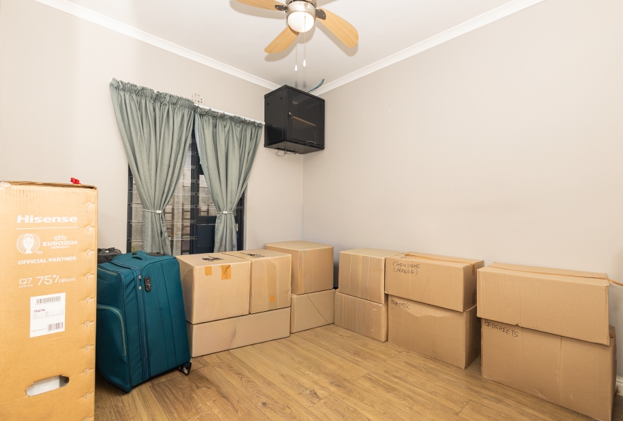 6 Bedroom Property for Sale in Parklands North Western Cape
